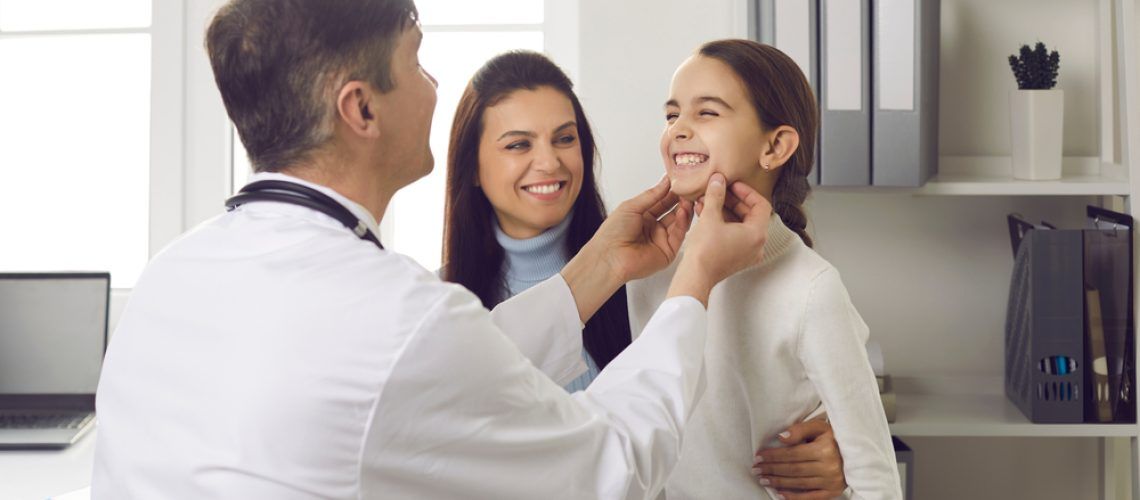 Dentist,Examines,Little,Patient.,Happy,Smiling,Kid,Shows,Good,White